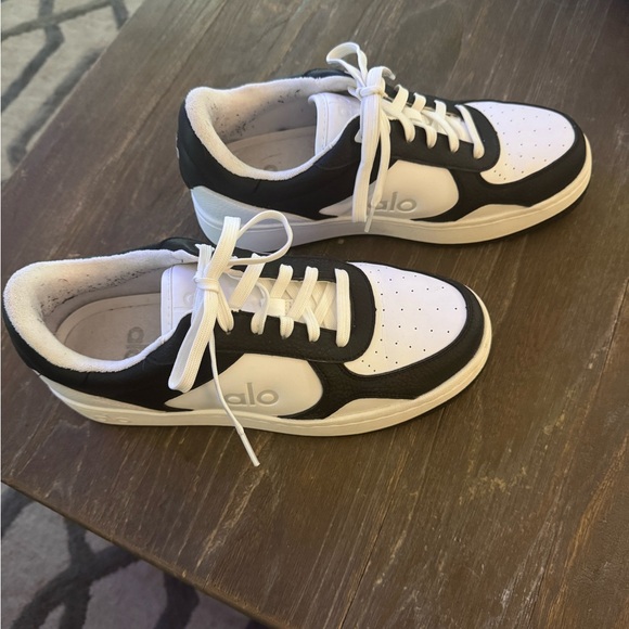 ALO Yoga Black and White Sneakers - Picture 5 of 5